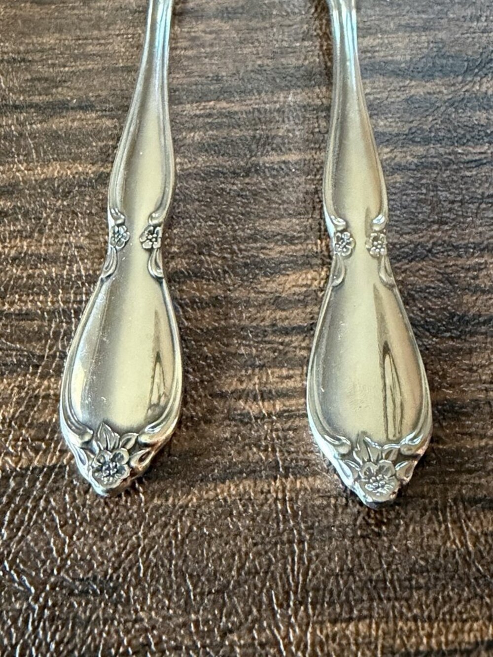 Set of 2 Oneida Community Chatelaine Stainless Master Butter Knives Flatware - Picture 2 of 9